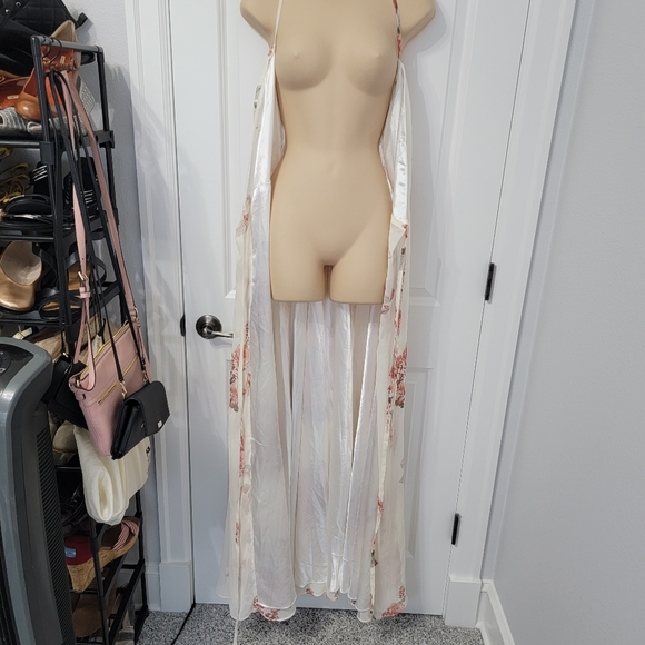 Lulu's Elegantly Inclined Cream Floral Print Wrap Maxi Dress Size Small, NWT - Picture 10 of 16